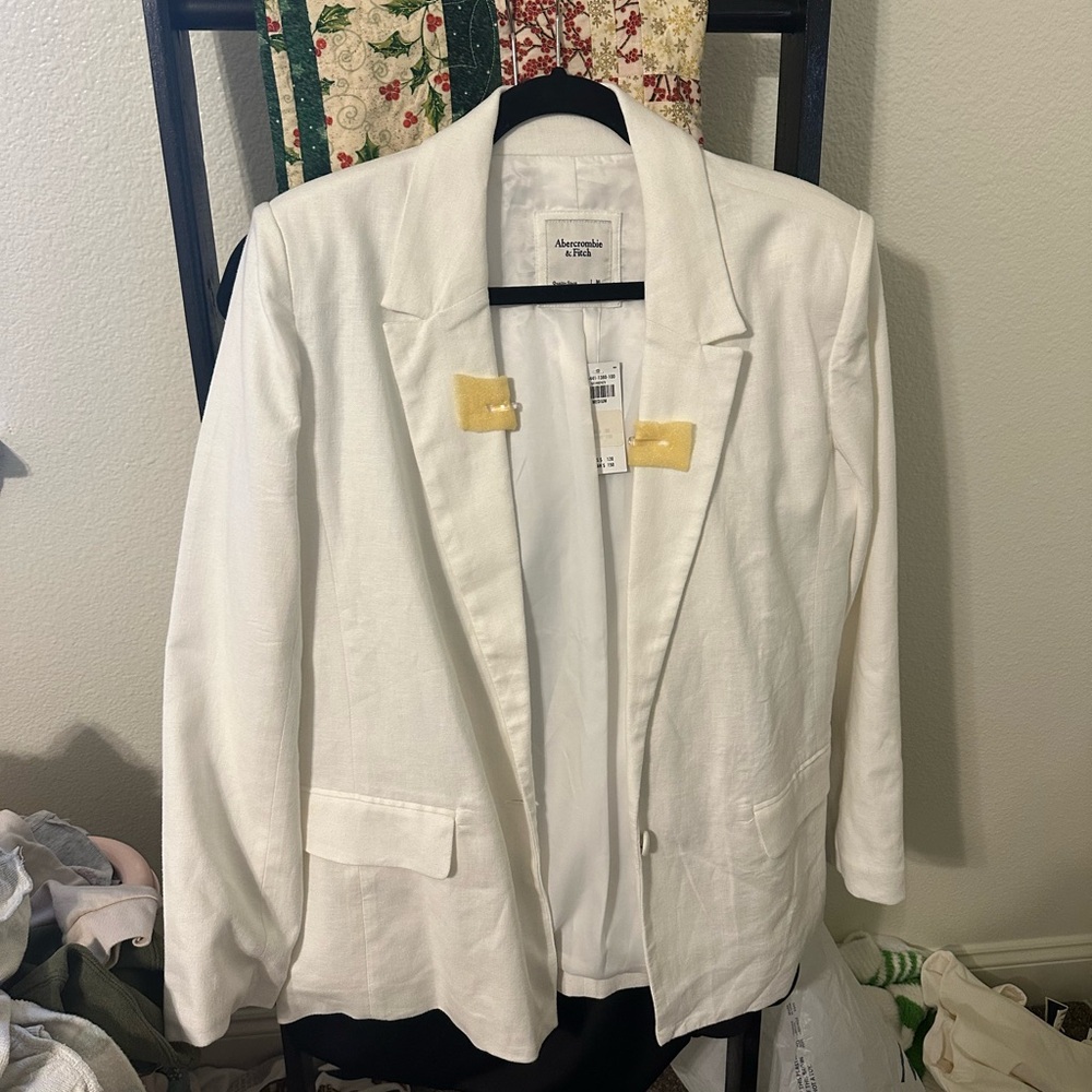 Abercrombie & Fitch Women's Cream Blazer